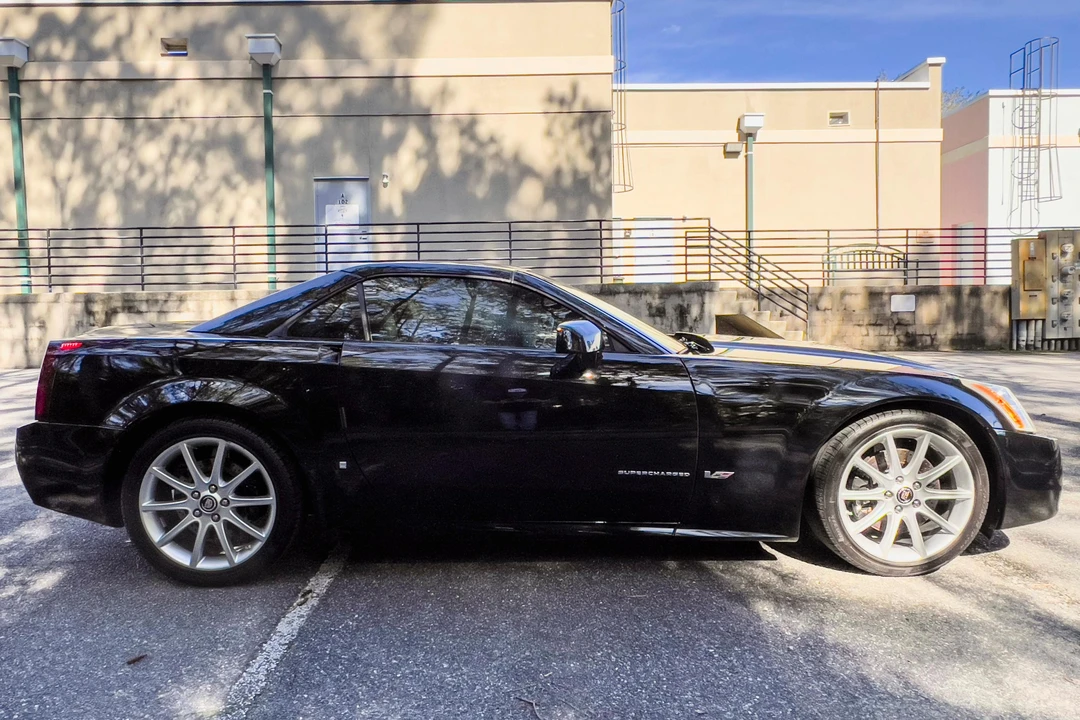 2006 Cadillac XLR-V - Image 25 of 31