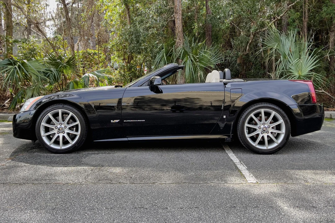 2006 Cadillac XLR-V - Image 3 of 31