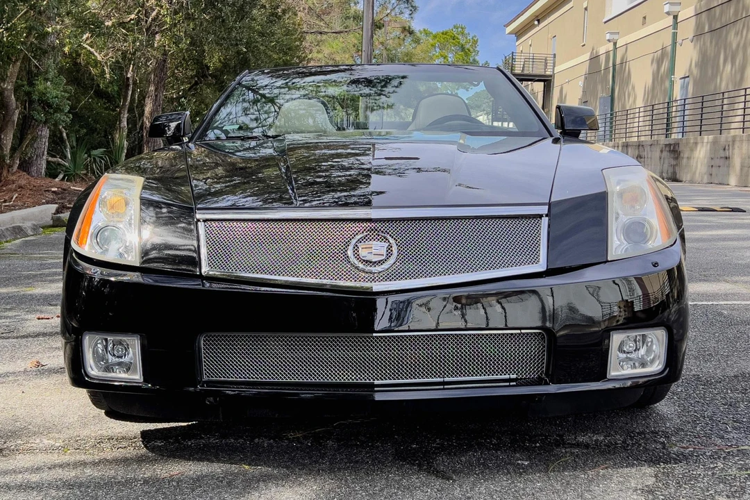 2006 Cadillac XLR-V - Image 2 of 31