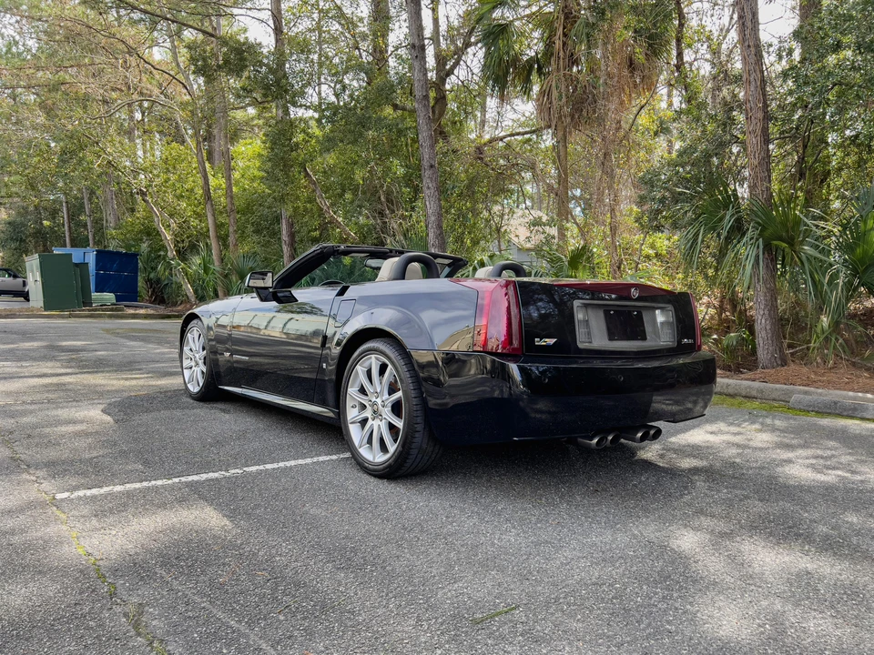 2006 Cadillac XLR-V - Image 11 of 31