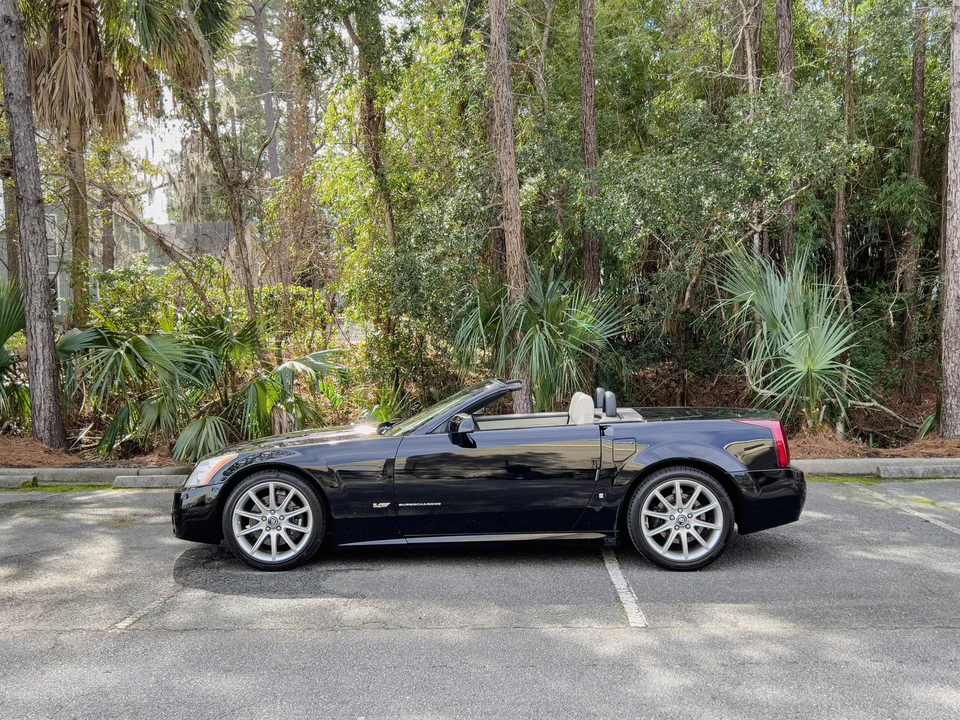 2006 Cadillac XLR-V - Image 10 of 31