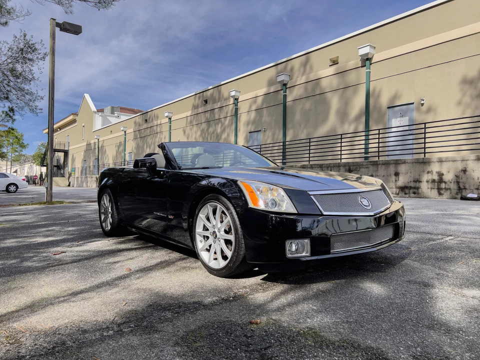 2006 Cadillac XLR-V - Image 18 of 31