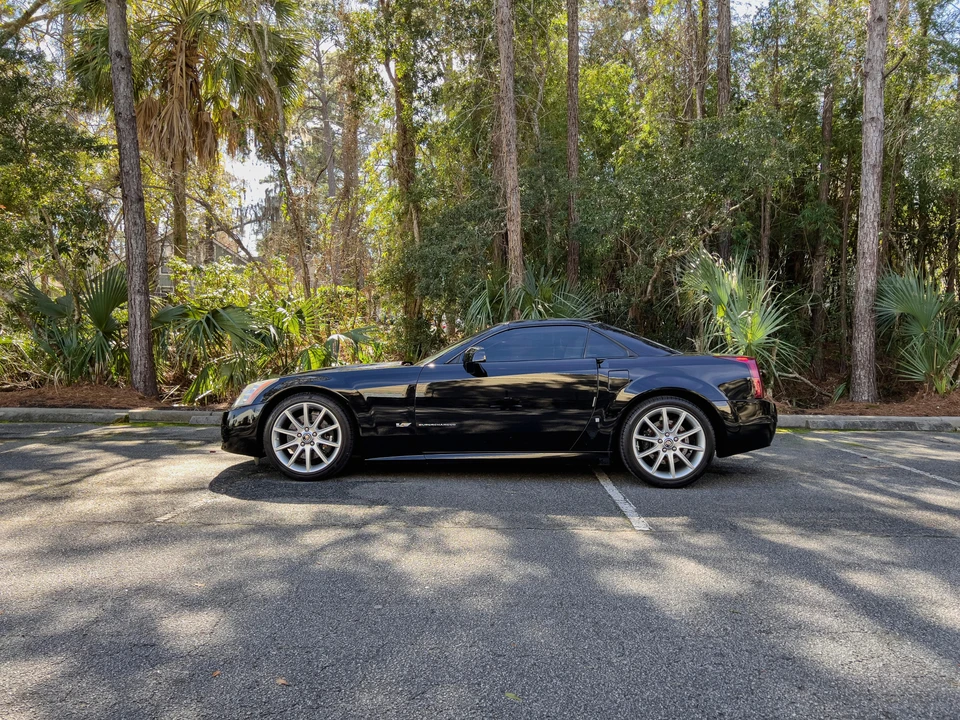 2006 Cadillac XLR-V - Image 22 of 31