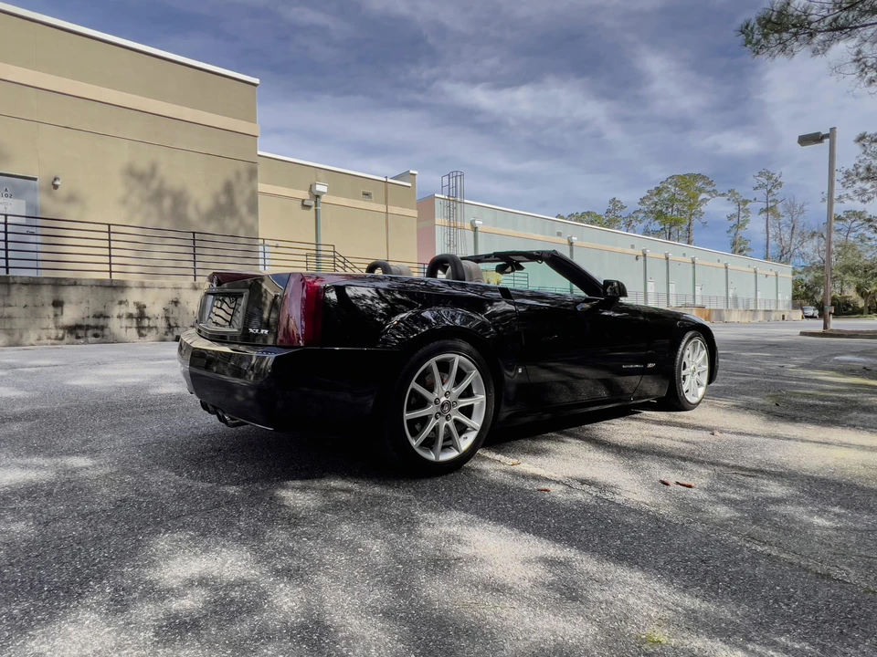 2006 Cadillac XLR-V - Image 15 of 31