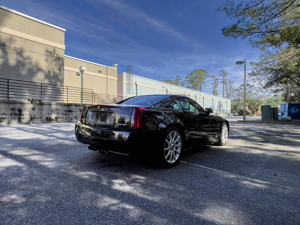 2006 Cadillac XLR-V - Image 24 of 31