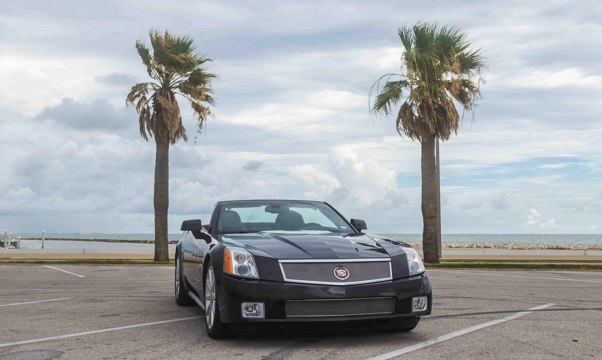 2006 Cadillac XLR-V - Image 16 of 31