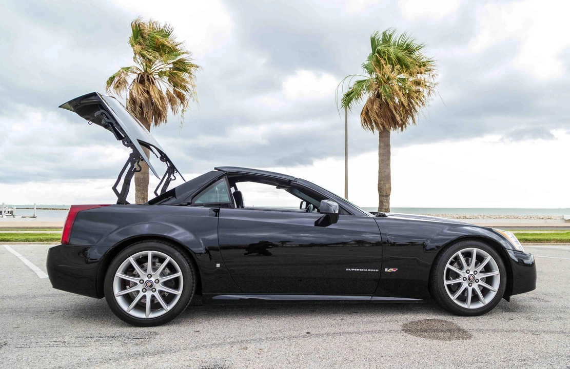 2006 Cadillac XLR-V - Image 17 of 31