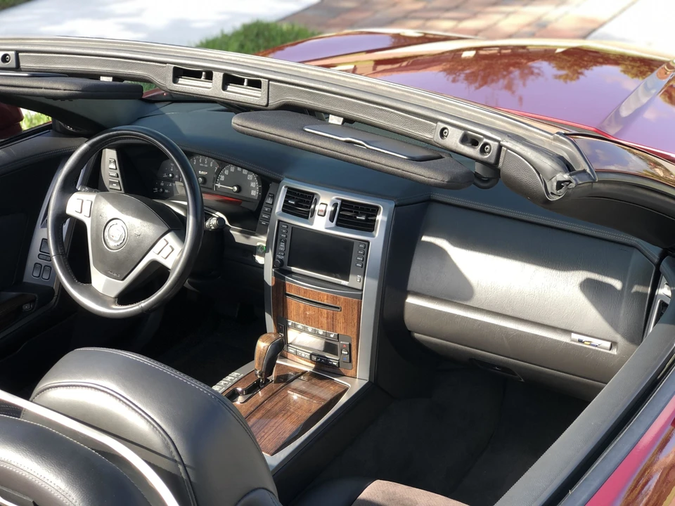 2006 Cadillac XLR-V - Image 27 of 31