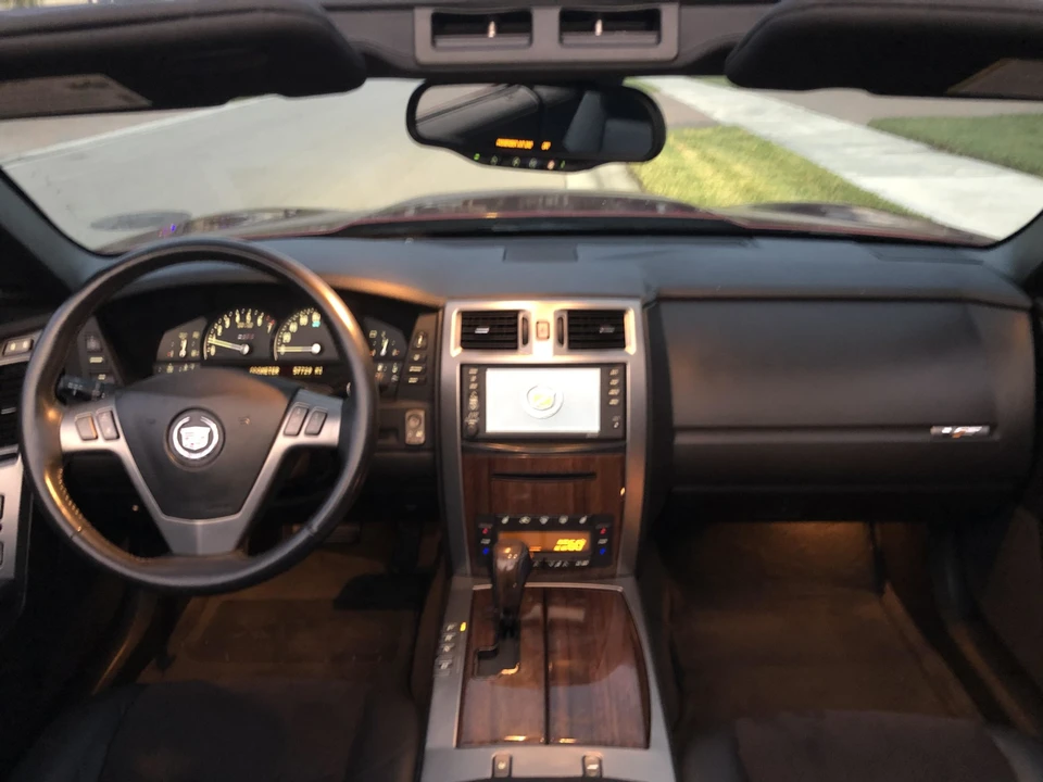 2006 Cadillac XLR-V - Image 24 of 31