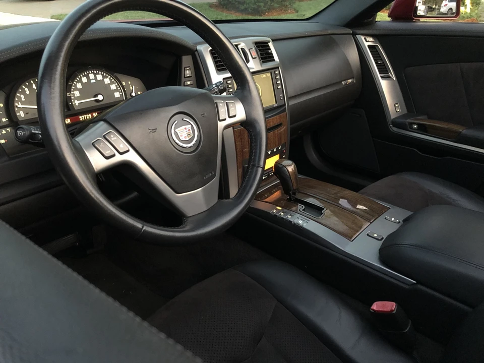 2006 Cadillac XLR-V - Image 25 of 31