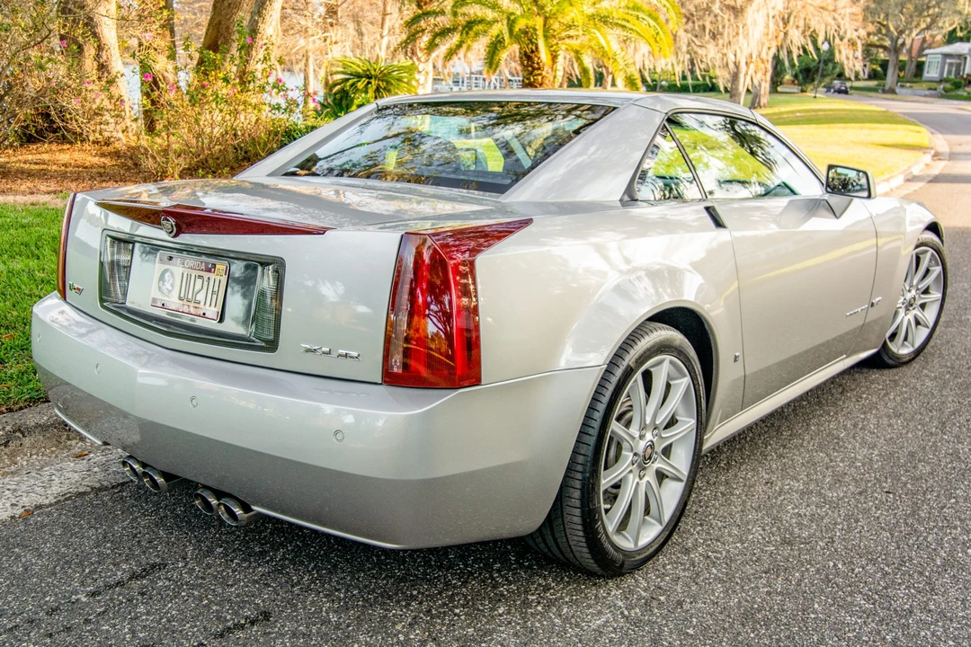 2006 Cadillac XLR-V - Image 7 of 31