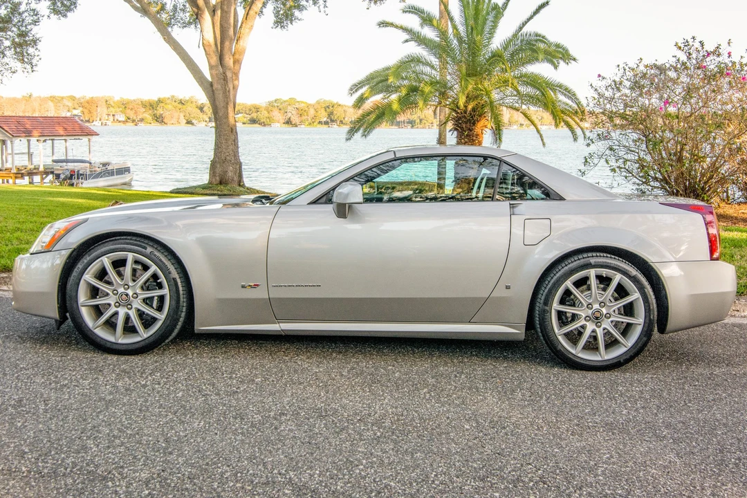 2006 Cadillac XLR-V - Image 11 of 31