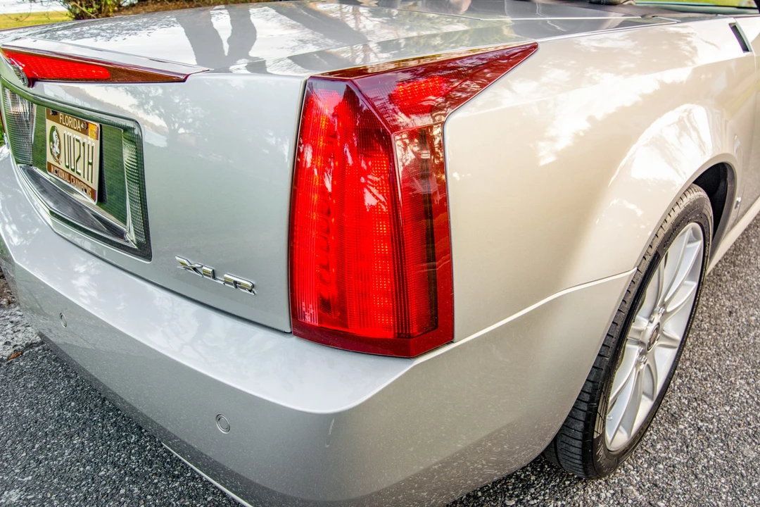 2006 Cadillac XLR-V - Image 30 of 31