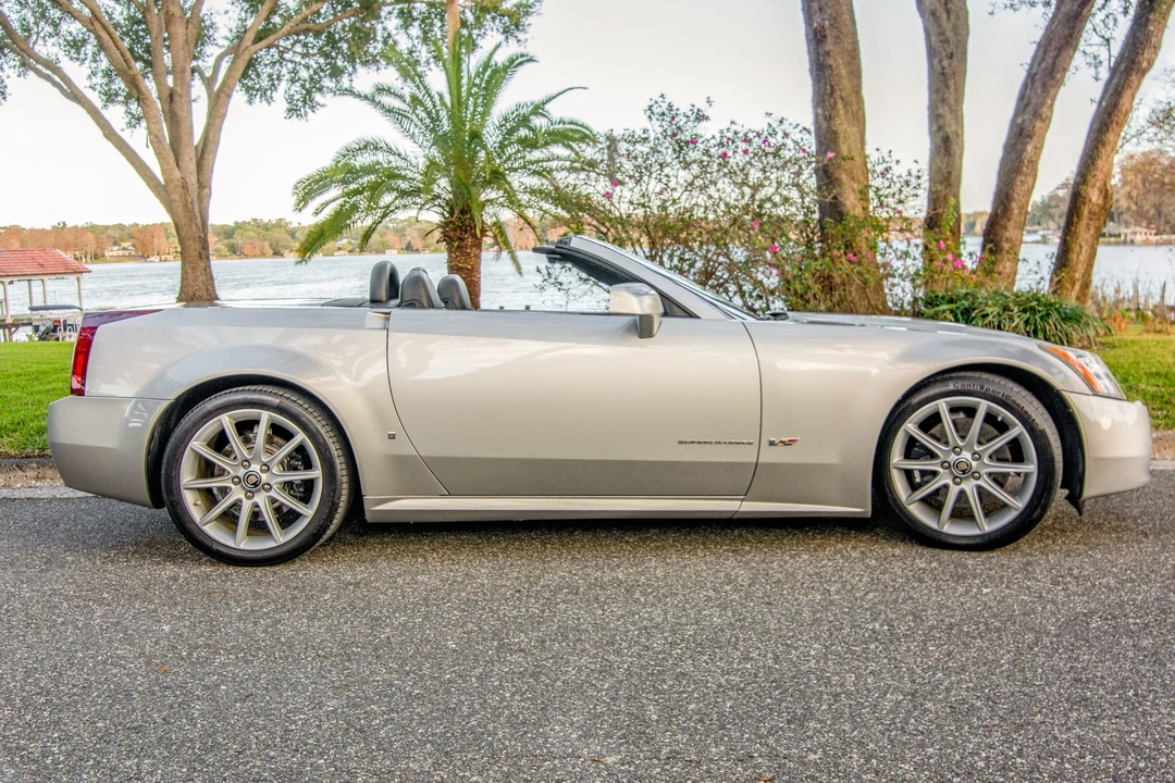 2006 Cadillac XLR-V - Image 12 of 31