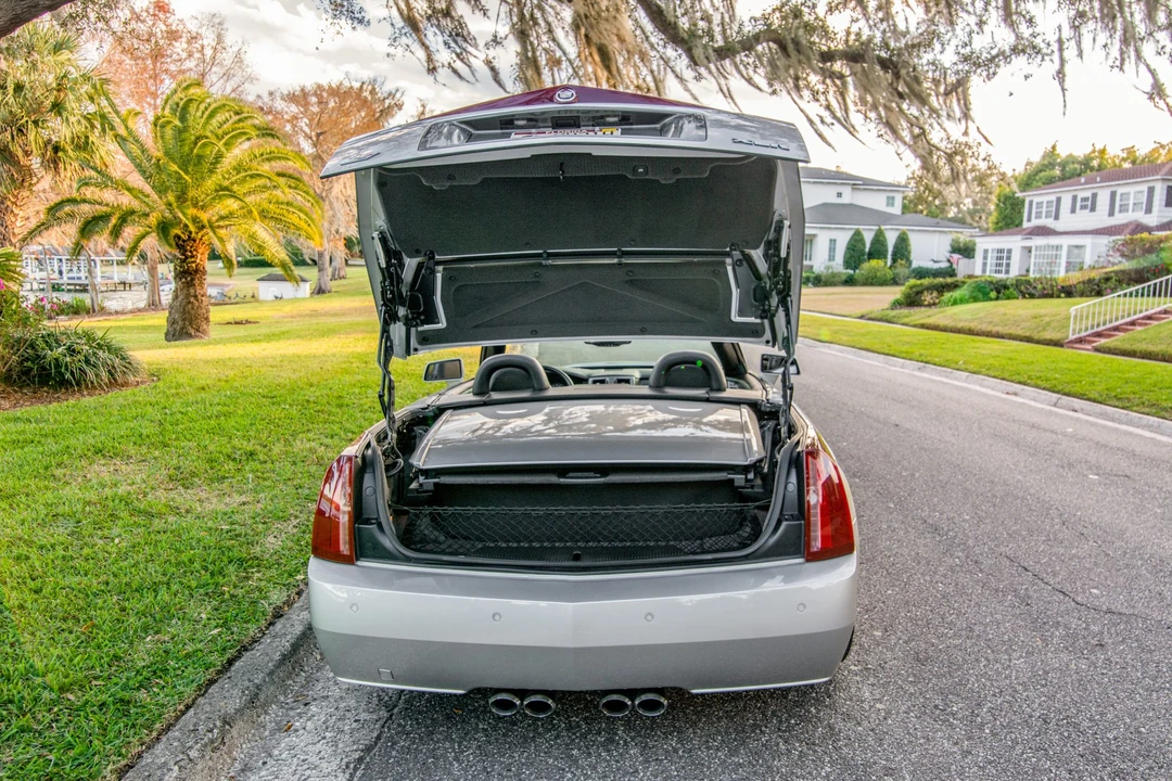 2006 Cadillac XLR-V - Image 16 of 31
