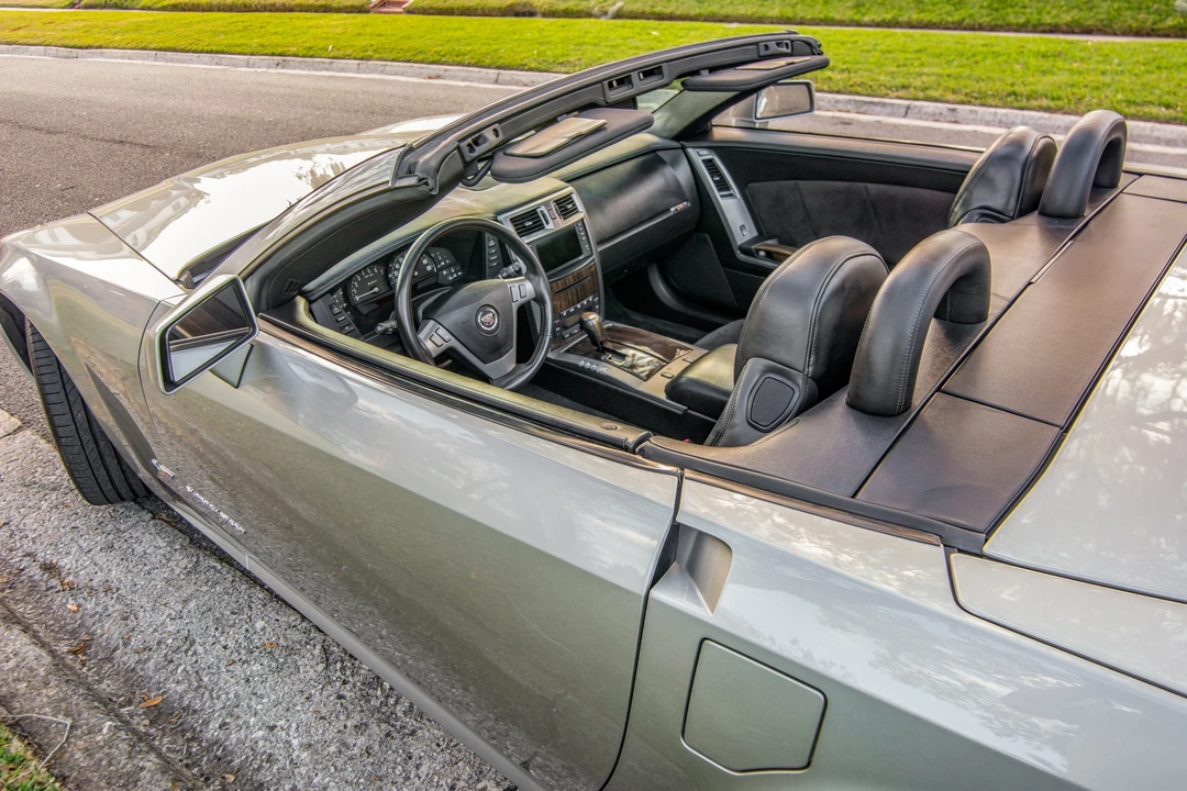 2006 Cadillac XLR-V - Image 19 of 31