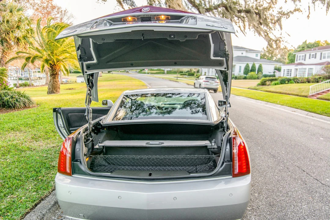2006 Cadillac XLR-V - Image 17 of 31