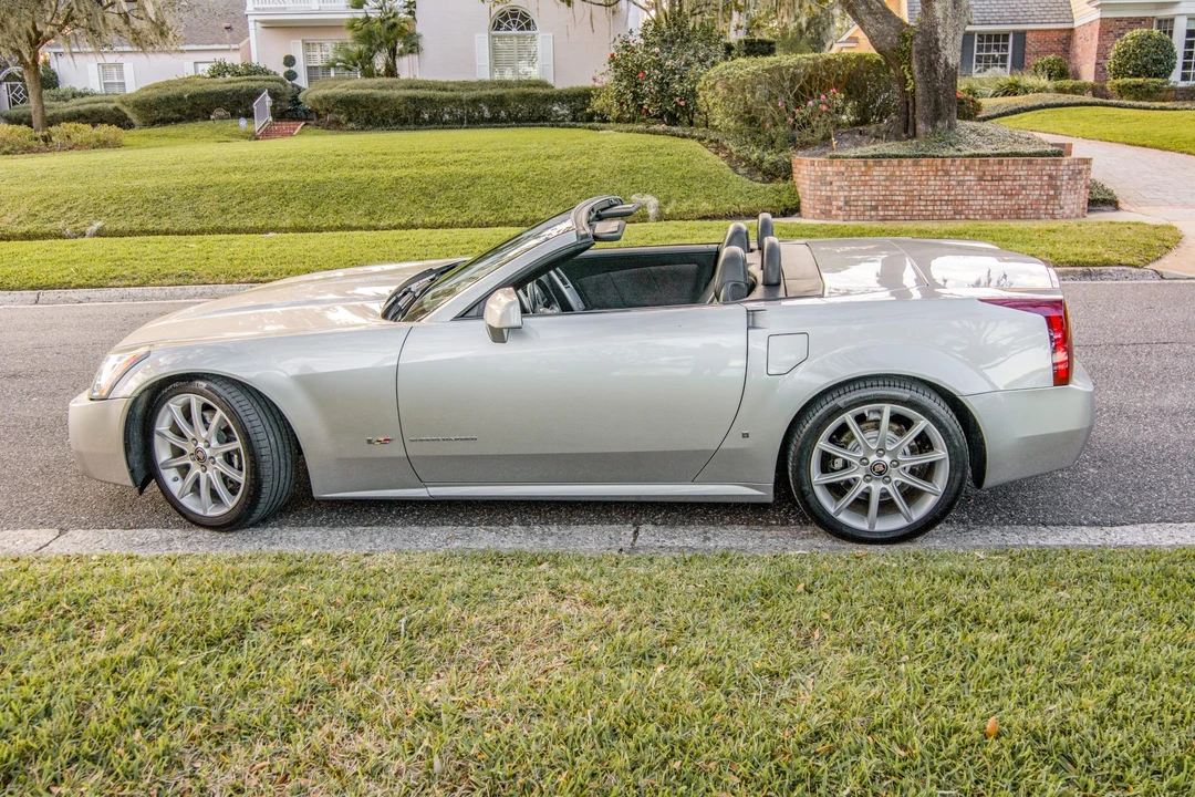 2006 Cadillac XLR-V - Image 13 of 31
