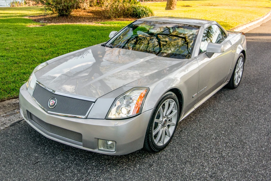 2006 Cadillac XLR-V - Image 2 of 31