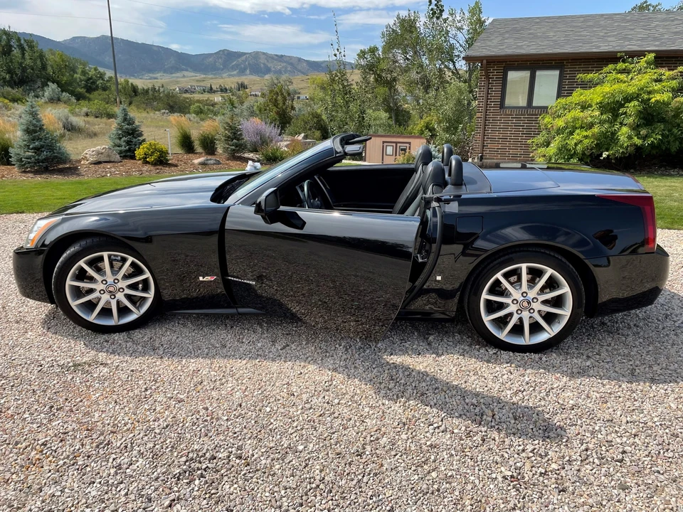 2006 Cadillac XLR-V - Image 10 of 31