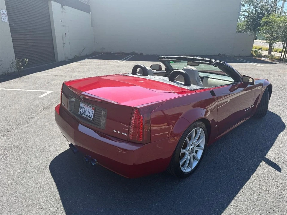 2006 Cadillac XLR-V - Image 11 of 25