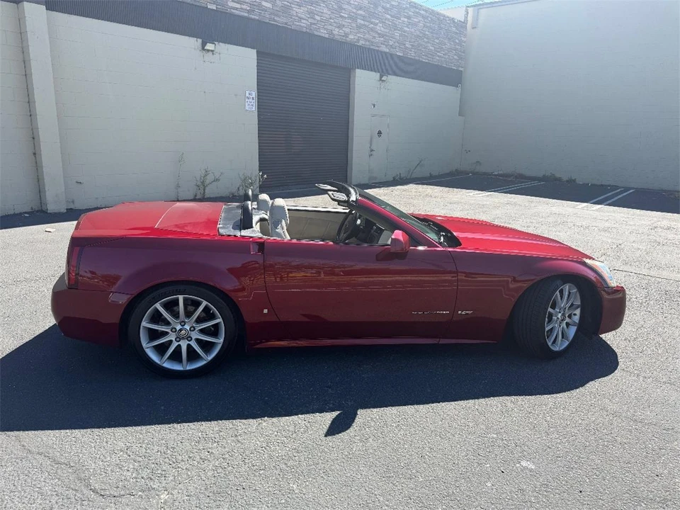 2006 Cadillac XLR-V - Image 10 of 25