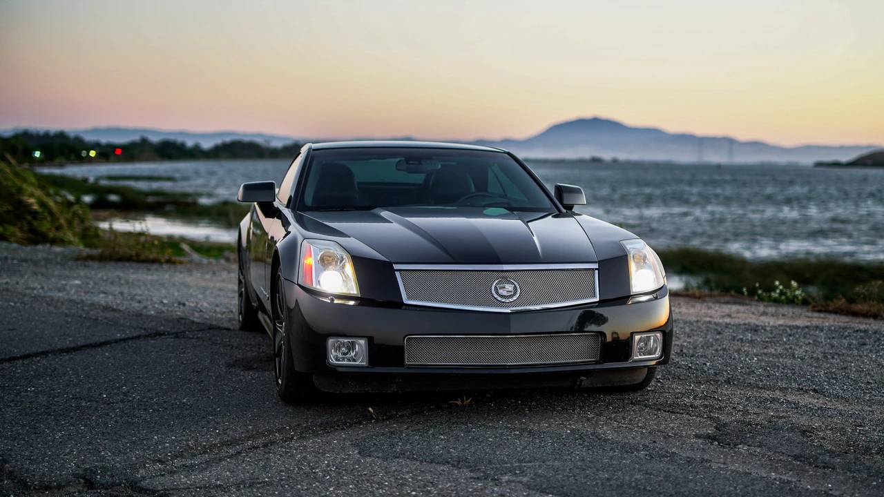 2006 Cadillac XLR-V - Image 28 of 31