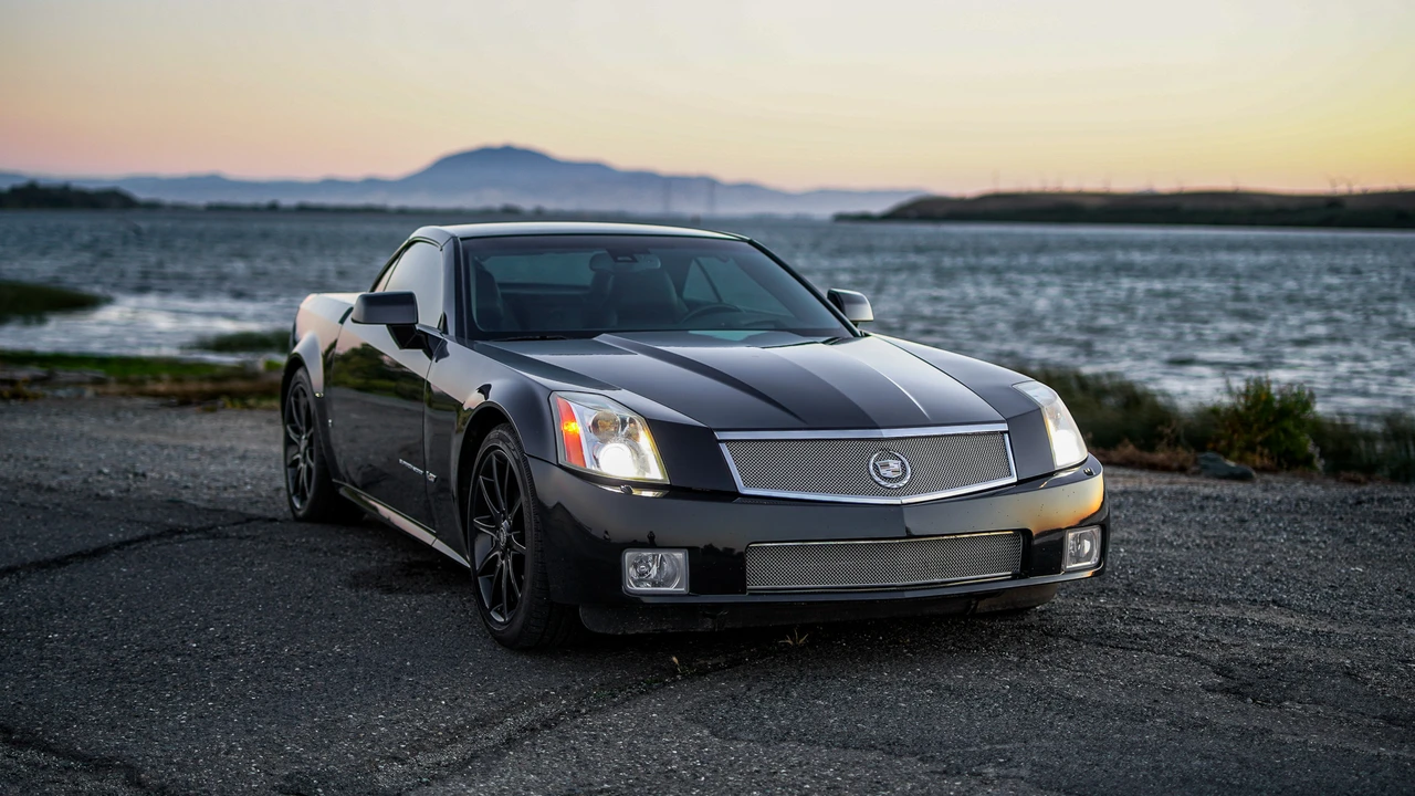 2006 Cadillac XLR-V - Image 24 of 31