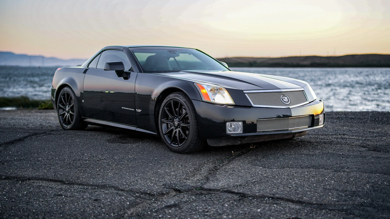 2006 Cadillac XLR-V - Image 18 of 31