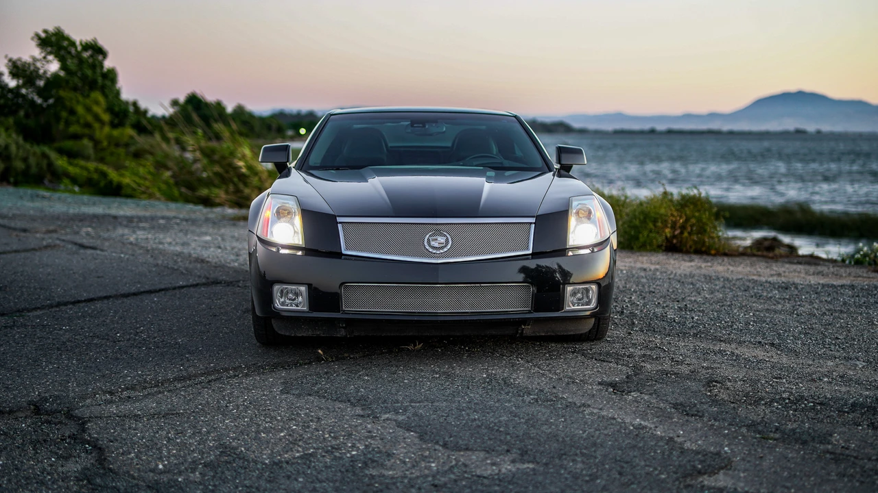 2006 Cadillac XLR-V - Image 29 of 31