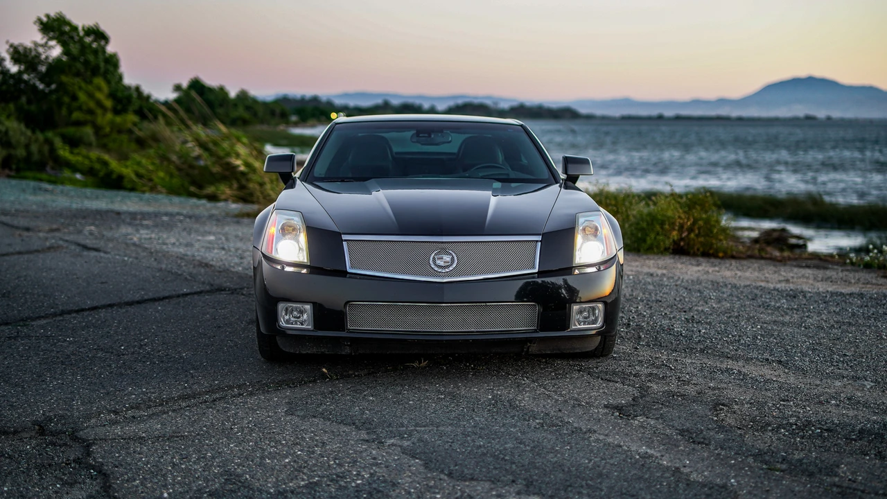 2006 Cadillac XLR-V - Image 30 of 31