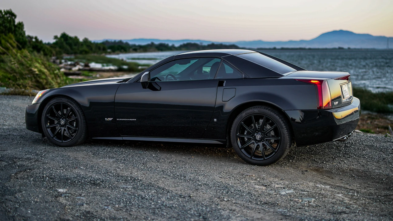2006 Cadillac XLR-V - Image 10 of 31