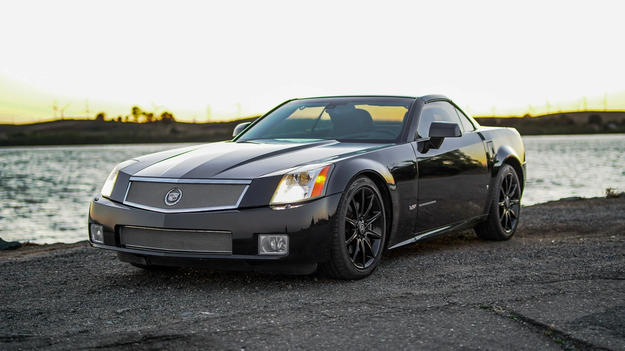2006 Cadillac XLR-V - Image 3 of 31