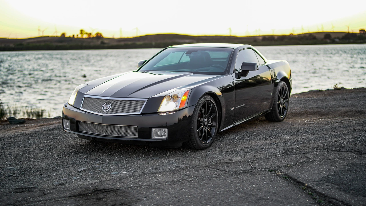 2006 Cadillac XLR-V - Image 4 of 31