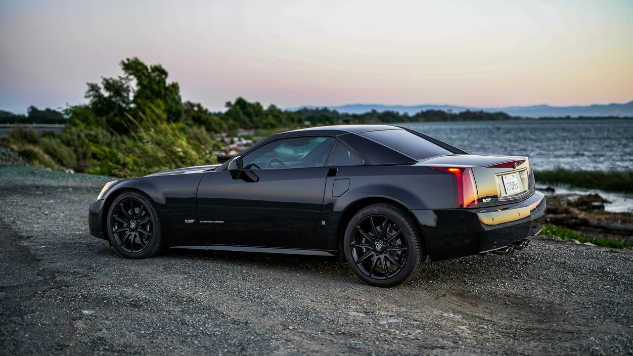 2006 Cadillac XLR-V - Image 11 of 31