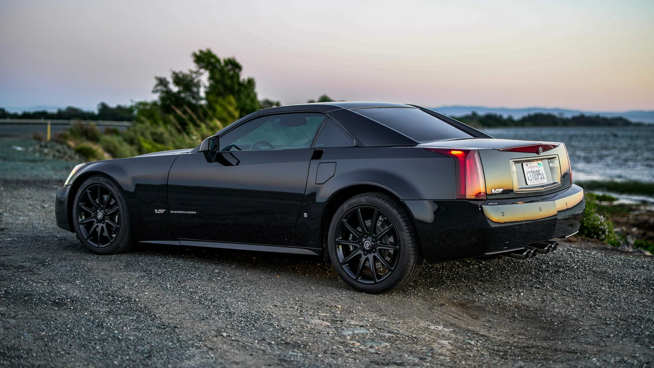 2006 Cadillac XLR-V - Image 12 of 31