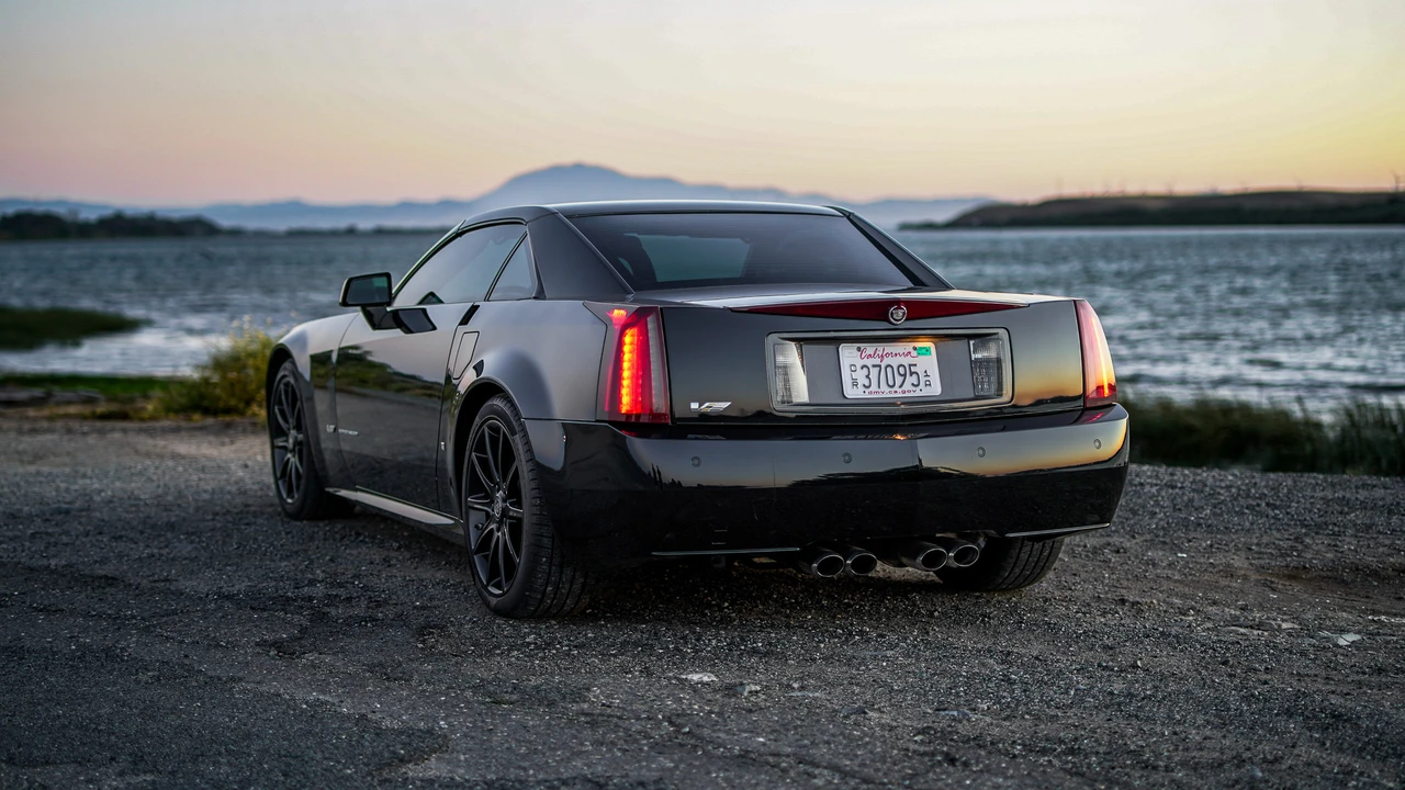 2006 Cadillac XLR-V - Image 16 of 31