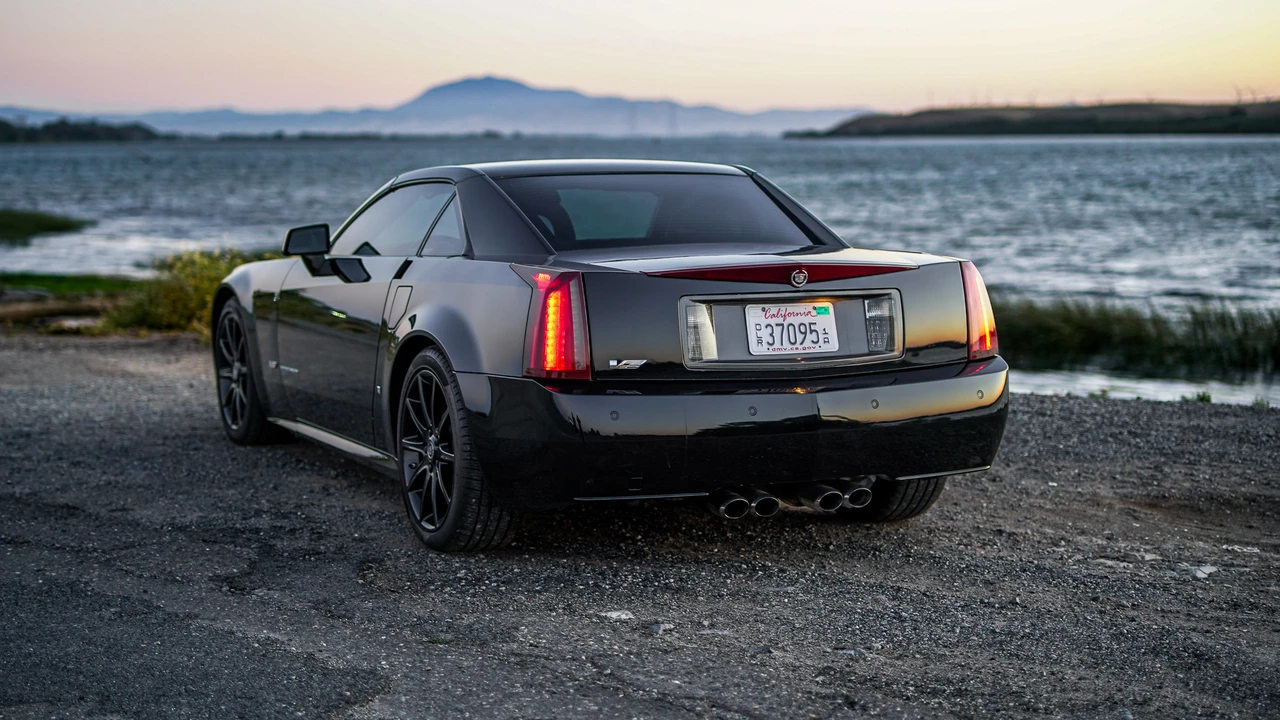 2006 Cadillac XLR-V - Image 17 of 31