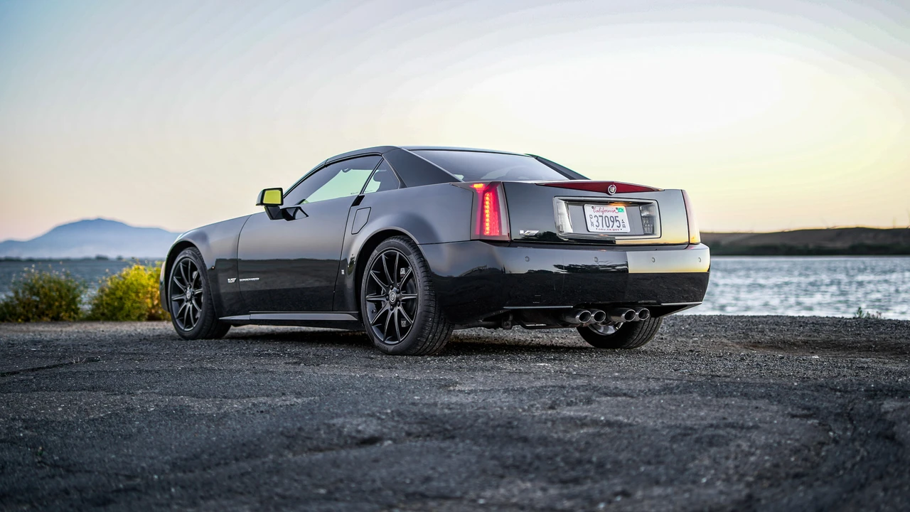 2006 Cadillac XLR-V - Image 15 of 31