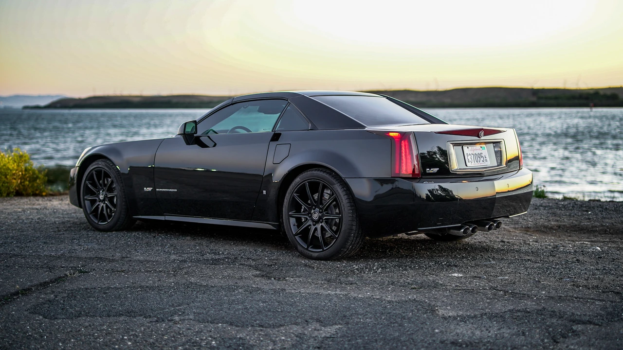 2006 Cadillac XLR-V - Image 14 of 31
