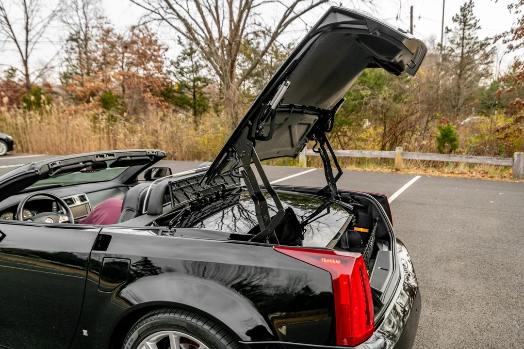 2006 Cadillac XLR-V - Image 20 of 31