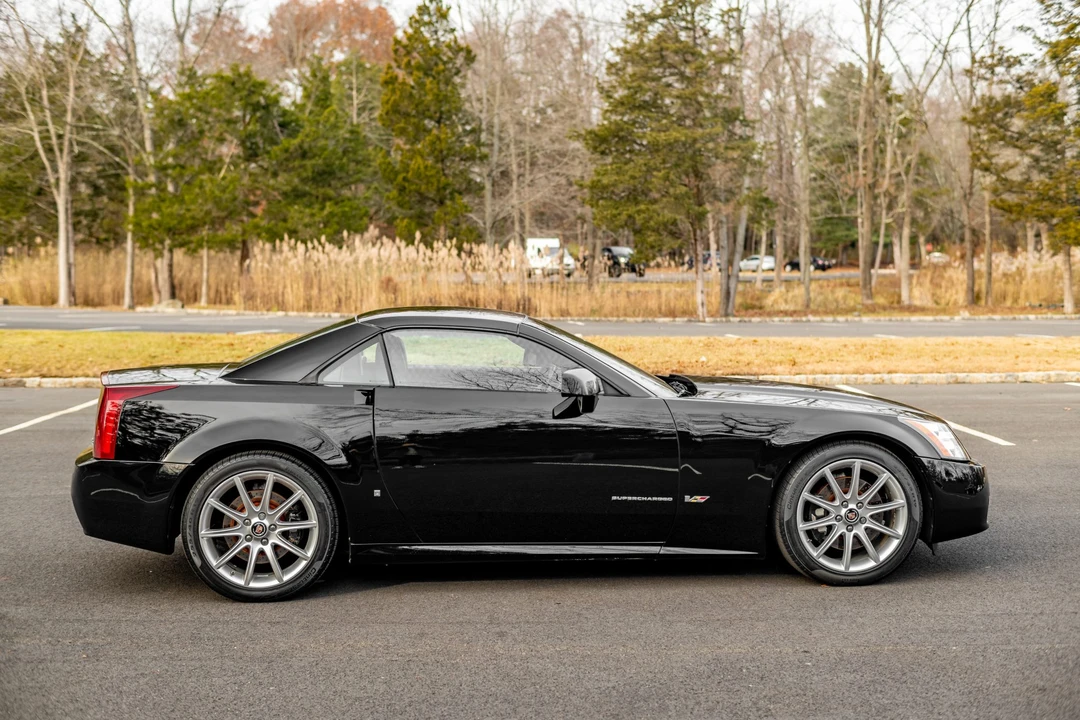 2006 Cadillac XLR-V - Image 8 of 31