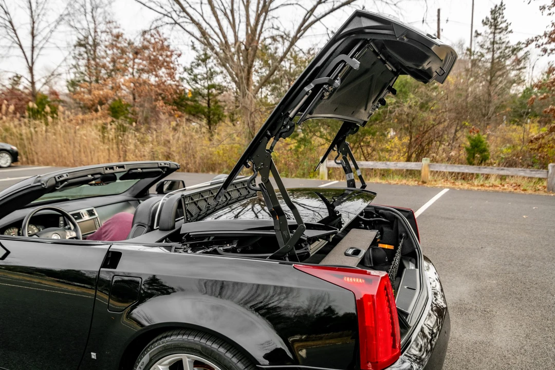 2006 Cadillac XLR-V - Image 19 of 31