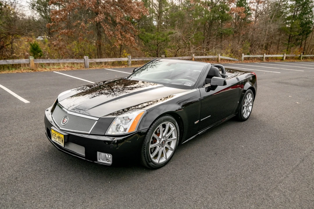 2006 Cadillac XLR-V - Image 2 of 31