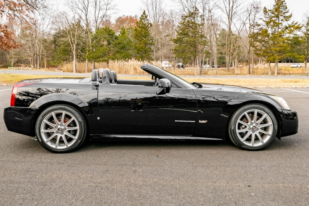 2006 Cadillac XLR-V - Image 9 of 31
