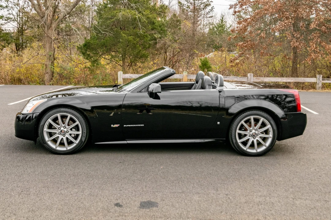 2006 Cadillac XLR-V - Image 16 of 31