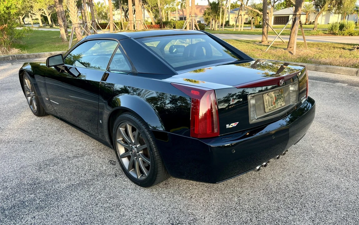 2006 Cadillac XLR-V - Image 22 of 31