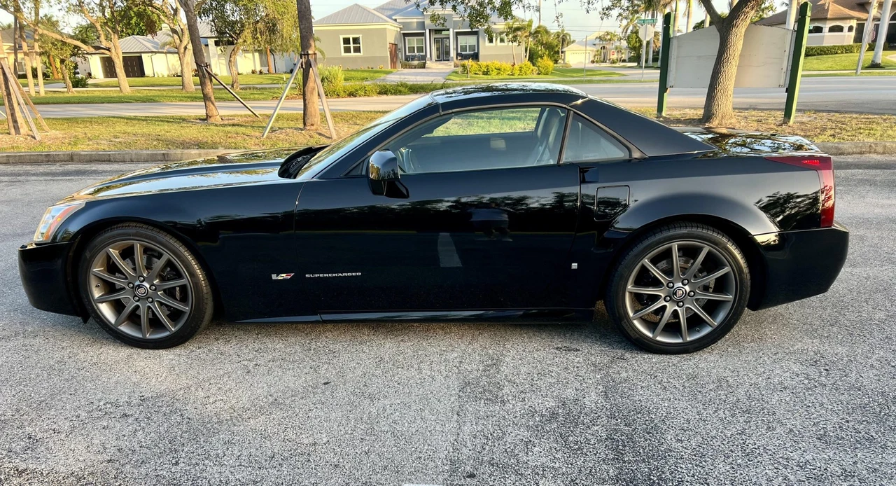 2006 Cadillac XLR-V - Image 24 of 31