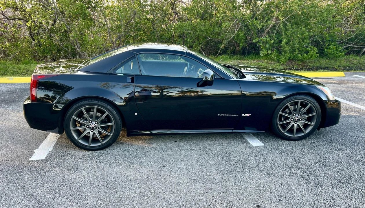 2006 Cadillac XLR-V - Image 30 of 31