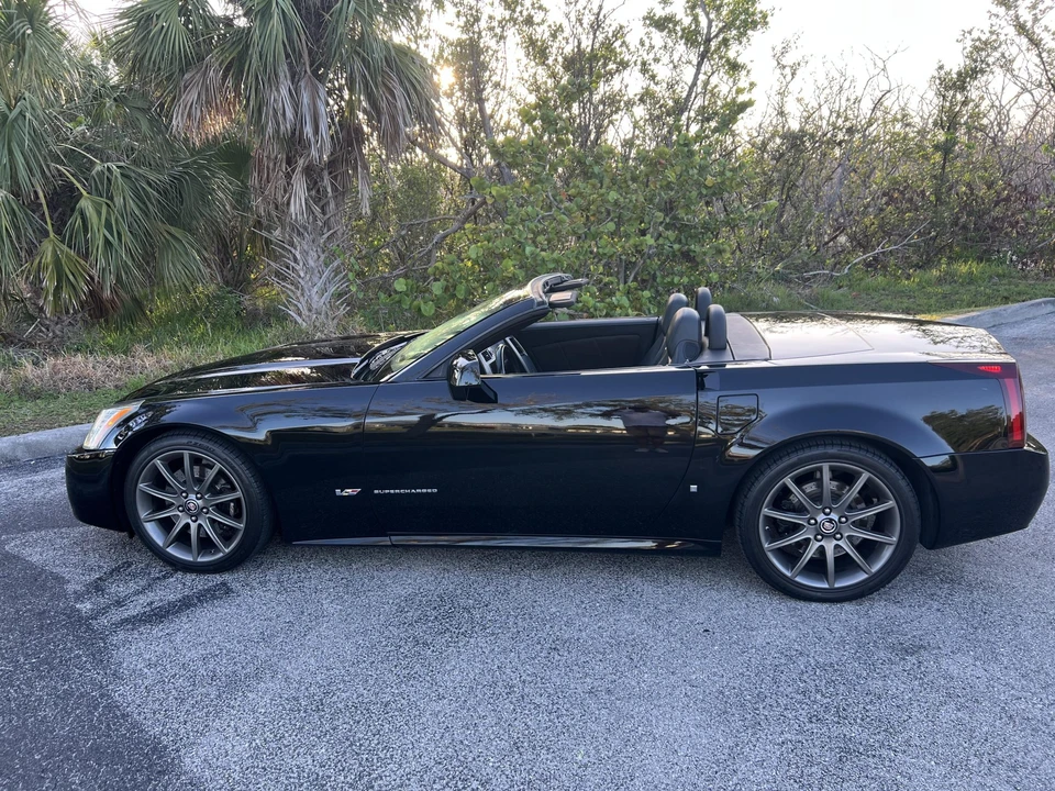 2006 Cadillac XLR-V - Image 17 of 31